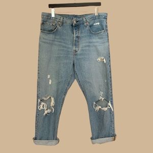 LEVIS 501 DISTRESSED BOYFRIEND JEAN